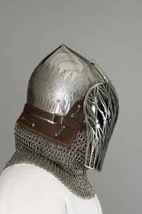 Casque à visière médiévale avec protection faciale Armure de chevalier Bascinet Protection du cou et reconstitution Halloween - Product Image 2