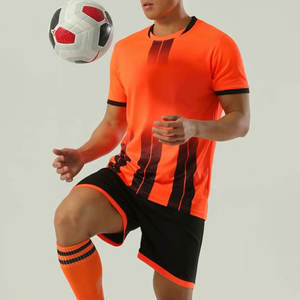 Kit de football personnalisé OEM avec nom de l'équipe et numéro d'uniforme d'entraînement de football confortable - Product Image 1