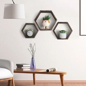 Étagères murales flottantes en bois massif en trois parties en forme d'hexagone étagère de rangement murale pour la maison hôtels salon cuisine décor - Product Image 3