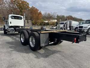 Camion benne d'occasion INTERNATIONAL 2012-2017, châssis-cabine, moteur diesel 10 cylindres >450ch, caméra arrière 360°, écran tactile, 6X4, conduite à gauche - Product Image 4