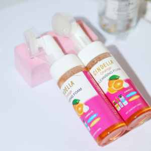 2025 Nouvelle <span class=keywords><strong>Mousse</strong></span> <span class=keywords><strong>Visage</strong></span> Nettoyante en Profondeur et Éclaircissante avec Extraits de Plantes Aloès Carotte Vitamine C Nettoyant Anti-Acné et Rénovateur <span class=keywords><strong>pour</strong></span> Toutes les Peaux - Product Image 5