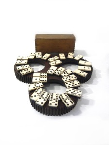 Jeu de domino français antique 28 pièces en bois et os poli 1900-1930s Décoration de style animal - Product Image 5