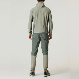 Survêtement de sport pour homme personnalisé avec veste zippée et pantalon de jogging, tissu respirant et taille élastique - Product Image 2