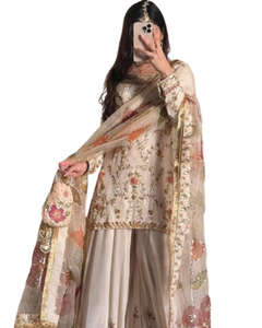 Dernier modèle de costume indien Anarkali pour femme en dentelle brodée, 3 pièces, style éthéré ORGENZA, orné de pierres florales, longueur genou, décontracté, pour fêtes et occasions spéciales - Product Image 1