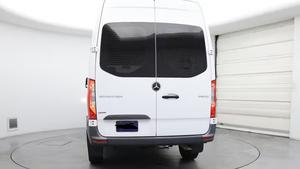 Mercedes-Benz Sprinter Cargo Van 2500 2022, toit standard, 144 pouces, I4 essence, propulsion arrière, en excellent état - Product Image 2