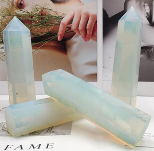 หินโอปอลไลท์คุณภาพพิเศษ รูปทรงหอคอย สีฟ้าสดใส ของขวัญสำหรับธุรกิจ คริสตัลบำบัดรูปทรงหอคอย - Product Image 1