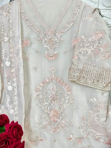 Collection de robes Salwar Kameez / Anarkali coupe droite en tissu Faux Georgette lourd effet Walima avec bordure droite de SIE - Product Image 6