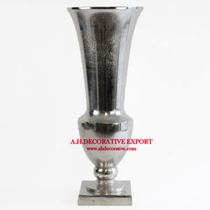 Vase à fleurs en laiton coûteux avec design en relief à la main entièrement fait à la main brillant Vase à fleurs et pot pour chambre et bureaux - Product Image 6