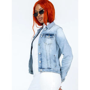 Veste en jean matelassée 100% coton avec col en V rabattu teint-Prix raisonnables - Product Image 2