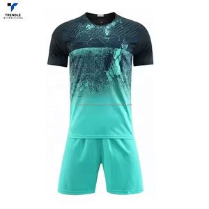 Uniforme de football pour hommes de qualité supérieure, couleur personnalisée, short pour adultes, vêtements de sport toutes saisons, vente chaude, respirant, léger - Product Image 3