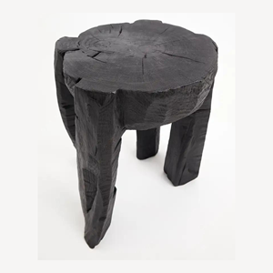 Mesa auxiliar de madera carbonizada rústica Pieza de acento artesanal única para interiores modernos y naturales - Product Image 4
