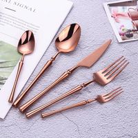 Ensemble de couverts en acier inoxydable léger au design classique et élégant, avec cuillères, fourchettes et couteaux pleine longueur pour un usage domestique quotidien