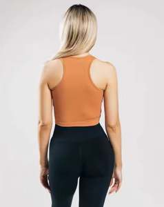 Camiseta sin mangas recortada para mujer Tela de punto acanalado Ajuste de moda Marca personalizada OEM - Product Image 3