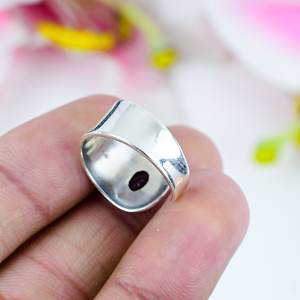 Bague solitaire en argent sterling avec améthyste ovale, cabochon violet, minimaliste, bande ouverte, bijoux en pierres précieuses pour femmes - Product Image 3