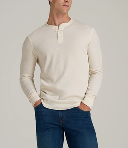 T-shirt à manches longues pour homme en gros, qualité supérieure, 100% coton, 180 GSM, logo personnalisé, coupe décontractée, col à patte, 3 boutons - Product Image 3