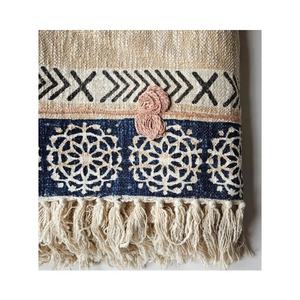 Mantas certificadas GOTS de algodón orgánico 100% con borlas bordadas de Mariegold Rosa hecha a mano de lana de invierno recién llegadas - Product Image 3