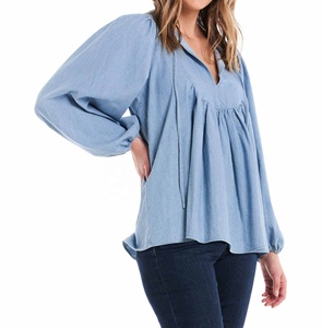 Collection Été 2023 – Blouse Décontractée Bleue Grande Taille Populaire avec Encolure Ouverte, Liens, Jupons Plissés, Poignets Élastiques, en Coton Respirant et Dentelle - Product Image 5