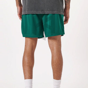 Gran oferta de pantalones cortos de malla de poliéster para hombre de verano estilo informal de ajuste doble y suelto con patrón sólido ecológico - Product Image 5