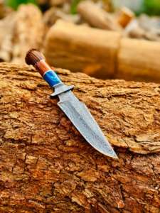 Couteau à lame fixe fait à la main avec étui pour la survie en plein air, le camping, la pêche, la chasse, lame en acier Damas, manche en bois - Product Image 1