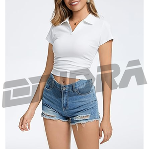 Polo corto gris para mujer con ajuste cómodo, tejido suave y transpirable, estilo moderno, ideal para uso casual, oficina, viajes y uso diario. - Product Image 3