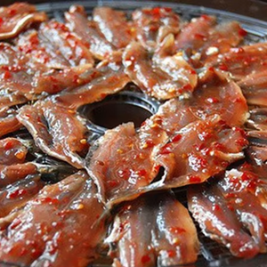 ปลาคร็อกเกอร์อบแห้งปรุงรส บรรจุขวด 140 กรัม ผู้จำหน่ายปลาคร็อกเกอร์อบแห้ง ปลาคร็อกเกอร์อบแห้งกรอบและเผ็ดสำหรับเป็นของว่าง ANGLE - Product Image 3