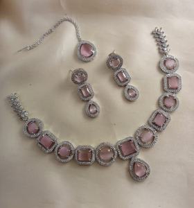 ชุดปาร์ตี้งานแต่งงานทองเหลืองสำหรับผู้หญิงดีไซน์แบบโบราณมาใหม่ไข่มุกเทียมพลอยเทียมมาลาชุบทองคำขาว - Product Image 4