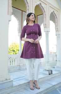 Tunique en coton kantha rayée pour femmes, col rond et manches 3/4, conçue pour un port quotidien confortable et décontracté - Product Image 3