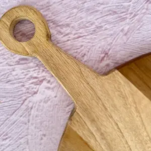 Tabla de cortar de madera hecha a mano artesanal con mango largo para presentación de comida gourmet Suministro al por mayor para exportación - Product Image 4