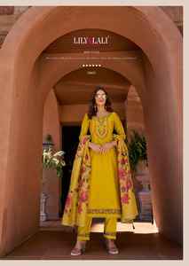 Fantaisie tendance à la mode vêtements ethniques visqueux soie Kurti Pant & Dupatta avec main et broderie travail exportateur mondial - Product Image 6