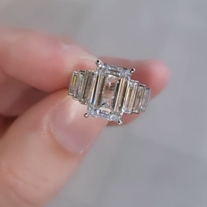 Vente chaude 4.50 Carat Emerald Cut Lab Grown Diamond Unique Ring Bijoux Bague Homme 14K Or Blanc - Product Image 1