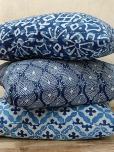 Funda de cojín rectangular de 35x55cm de algodón voile índigo 100% con estampado Kantha hecho a mano, estampado frontal y trasero, con cremallera en la parte posterior para el hogar. - Product Image 6