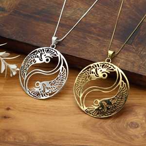 Joyería colgante de declaración religiosa Yin Yang para hombres y mujeres con cadena con latón dorado plateado y estilo elegante - Product Image 1