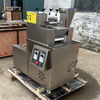 Machine automatique pour la fabrication de mini-raviolis, pierogi, pelmeni, gyozas, tortellinis, dumplings / Petite machine entièrement automatique pour la fabrication d'empanadas et de samosas