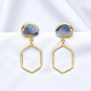 Saphir pierres précieuses brutes fait à la main plaqué or boucles d'oreilles pendantes hexagone métal boucles d'oreilles bijoux personnalisés - Product Image 1