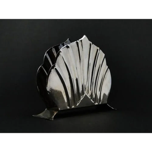 Porte-serviettes en métal décoratif fait à la main pour la maison et le restaurant Boîte à serviettes de table pour hôtels Porte-mouchoirs en papier - Product Image 1