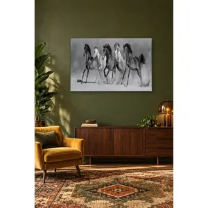 Impression sur toile Fida : Cinq chevaux noirs et blancs courant dans la poussière - Product Image 4