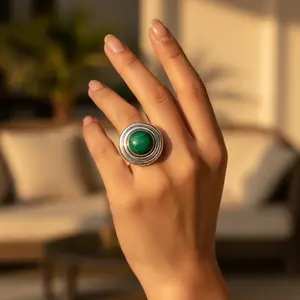 Anillo de Plata de Ley 925 con Malaquita para Mujer - Joyería Moderna y Elegante - Product Image 3