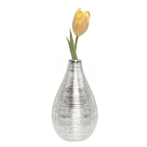 Vase à fleurs en métal élégant avec une brillance polie pour des présentations florales modernes et des accents de style élégant pour la maison - Product Image 2
