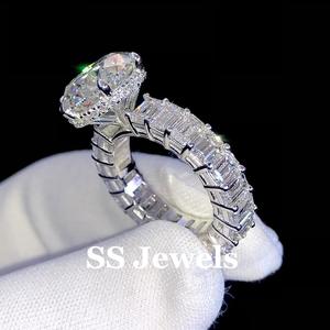 5,00 Ct VVS1 Moissanite Diamond Custom Engagement Wedding Band 925 Silver White Gold Plated Emerald Cut Diamond Eternity Band - Product Image 4
