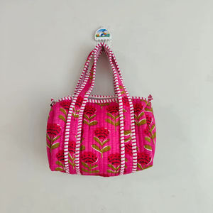 Mini Bolso de Lona Acolchado de Algodón con Estampado Floral, Ecológico y Sostenible, Hecho a Mano en Rajasthan con Cierre de Cremallera - Product Image 1