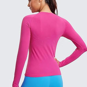 T-shirts à manches longues de yoga personnalisés en gros d'usine T-shirts en coton de couleur unie à col rond T-shirts à manches longues de yoga - Product Image 2