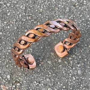 Pulsera de terapia magnética de cobre puro retorcido para aliviar el dolor y curar ajustable - Product Image 1
