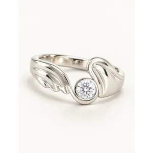Bague Celeste Wing plaquée or 18 carats avec grappe de coquillages, bijoux de mode - Product Image 1