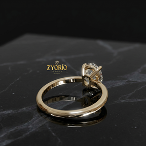 Anillo de Compromiso con Diamante de Corte Ovalado en Oro de 14K, Anillo de Novia Solitario Atemporal - Product Image 4