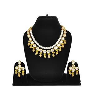 Conjunto de Joyería Fina Kundan con Perlas Amarillas, Diseño Clásico y Moderno, Chapado en Oro, con Flores, para Bodas, Fiestas, Compromisos, Regalo Étnico Religioso - Product Image 3