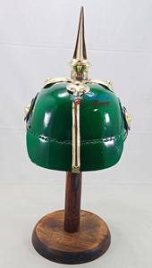 Casque médiéval en cuir vert avec support en bois, style prussien, orné d'agate, portable, 100% fait main, haute qualité, design unique, meilleurs styles - Product Image 4