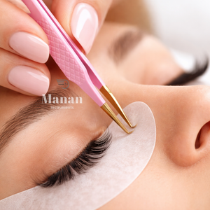 Pinzas para Pestañas Rosadas MANAN INSTRUMENTS Premium, Acero Inoxidable Dorado, Punta de Precisión Suave, Herramienta de Aislamiento de Cejas, Calidad de Salón - Product Image 3