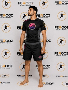 Tendance du moment : Rashguard unisexe Shayrol noir à manches courtes, personnalisé, avec logo coloré imprimé, séchage rapide, respirant et écologique - Product Image 2