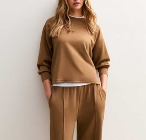 Conjunto Deportivo de Felpa Suave con Estampado Lavado Ácido para Mujer, Transpirable, de Secado Rápido, Ropa de Estar para Invierno con Mangas Largas - Product Image 1