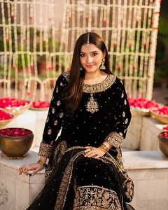 Sharara Dupatta de Invierno de Terciopelo Pesado 9000, Tejido, de Cintura Natural, Holgado, Liso, Formal, Largo hasta la Rodilla, Cuello Redondo, con Bordado a Máquina, Estilo Vintage - Product Image 4